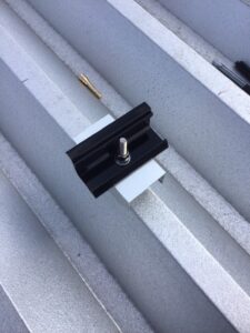 折半屋根金具工事